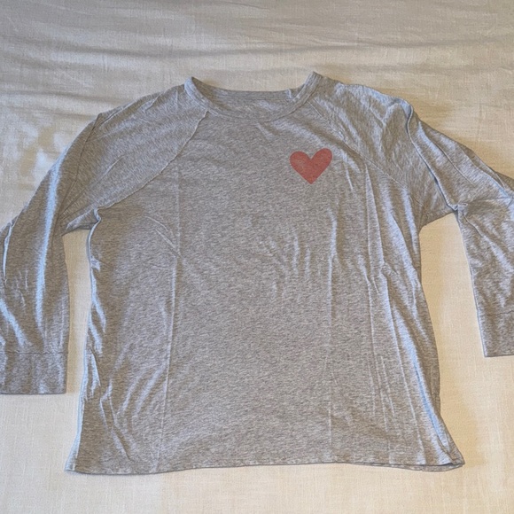 aerie Tops - 🤍Women’s Aerie Crewneck Long Sleeve with Heart Decal – Light Grey, Size Large